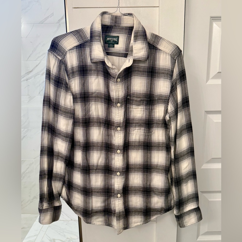 AMERICAN EAGLE Men's Super Soft Everyday Button-Up Black/White Shirt, size M - Picture 3 of 7